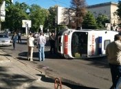 В Днепре при ДТП перевернулась скорая