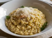 Это ризотто очень просто готовится (изображение создано с помощью ИИ)