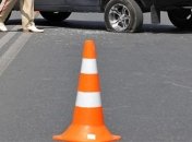 Автобус влетел в остановку с людьми 