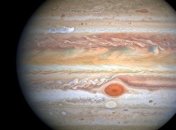 "Это не настоящие розы": NASA показало снимок бурных циклонов Юпитера (Фото)