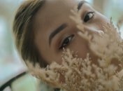 Для укладки бровей желательно использовать прозрачный гель