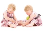 Как воспитывать двойнят?