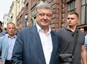 Неизвестные попытались забросать Порошенко яйцами, но промахнулись