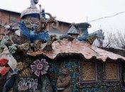 Из проволоки и бетона муж с женой делают фантастические композиции