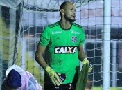 Вратарь пропустил обидный гол - вызвал такси и покинул матч (Видео)