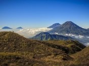 Археологи нашли странную гигантскую пирамиду в Индонезии 