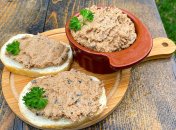 Паштет з курячої печінки неймовірно ароматний, ніжний та смачний