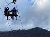 Туристы два часа провели между небом и землей