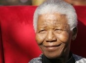 Состояние Манделы без улучшений, народ молится за экс-президента