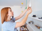 Девушка, лампа