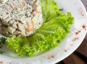 Этот салат похож на оливье, но оригинальней