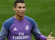 Роналду жестко сбил Коэнтрау на тренировке (Видео)