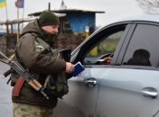 В КПВВ на линии разграничения застряли 525 авто