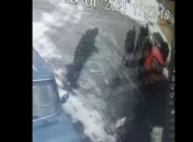 Водитель сбил мужчину за просьбу перепарковать авто: момент ЧП под Киевом сняли на видео