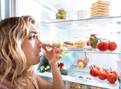 Неприятный запах из холодильника исчезнет