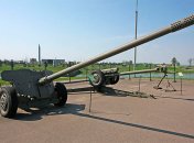 Протитанкова гармата МТ-12 "Рапіра" створена в СРСР наприкінці 1960-х років