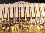 Под Украинским домом не громили голодающих, а "убирали мусор"