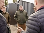 Чиновники Полтавского облсовета и ОВА на фоне отреставрированных контейнеров