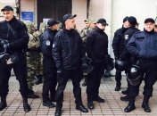 В Киеве продолжается ожесточенное противостояние между активистами ОУН и полицией