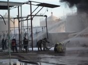 Под Киевом продолжает гореть один резервуар с топливом