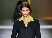 Очень горячо: Кайя Гербер вышла на подиум в сексуальном наряде (Фото)