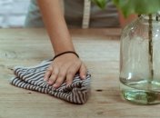 Почему старую одежду категорически нельзя пускать на тряпки: народные приметы