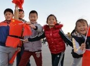 Китайцам разрешили иметь троих детей, но те не спешат заводить даже второго: в чем причина