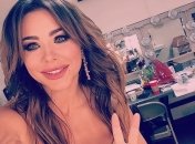 Ани Лорак впервые показала семейные фото с дочкой и спела с ней на сцене