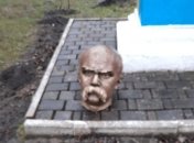 Выяснилось, кто обезглавил памятник Шевченко на Прикарпатье: их могут арестовать на полгода