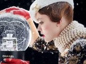 Лили-Роуз Депп снялась в рождественской рекламе для Chanel (Видео)