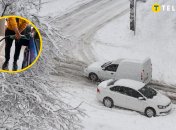 Автомобілі взимку на вулиці