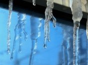 Сосулька серьезно травмировала мужчину в Тернополе