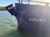 Теплоход "Альфа" в России попал в аварию