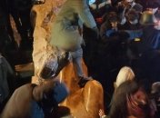 Памятник Ленину снесли: милиция открыла производство (Фото, видео)