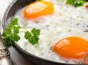 Врачи рассказали, почему утром нужно есть яйца