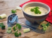 Соус из сметаны подойдет к любому блюду