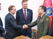 Полторак обсудил с конгрессменами США предоставление Украине летального оружия