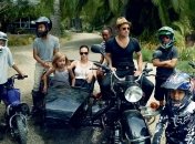 Анджелина Джоли и Брэд Питт разводятся: с кем останутся дети