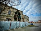 Разрушена часть блока больницы
