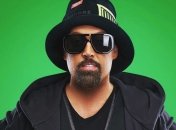 Дима Коляденко играет в гольф в новом клипе на песню "ТУМБАЛА Є" (Видео)