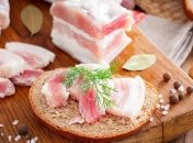 Сало лучше, чем сливочное масло: диетолог напомнила о полезных свойствах жирного продукта