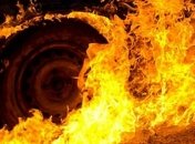 В Британии на шоссе загорелся грузовик с шоколадными батончиками