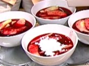 Яблоко под клюквенным соком