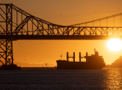 Из Персидского залива выходят десятки судов