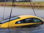 В Голландии в реке утопили суперкар Audi R8 (Видео)