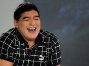 Марадона принес извинения арбитру, который прозевал "руку Бога"