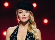 Олю Полякову подловили на отдыхе с округлившимся животиком 