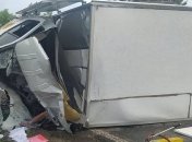 Бензовоз лоб в лоб столкнулся с грузовиком на Харьковщине, есть погибший (фото, видео)