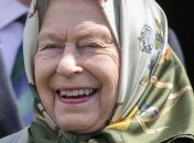 "30 000 фунтов в год": Елизавета II открыла вакансию для работы в Instagram и Twitter