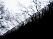 Наледь на доме опасна